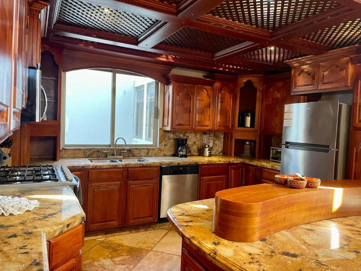 Luxury'S House Villa Rocky Point Exterior photo
