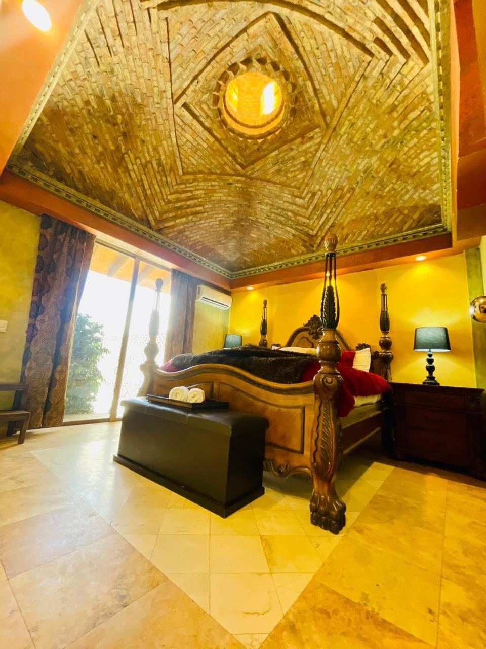 Luxury'S House Villa Rocky Point Exterior photo